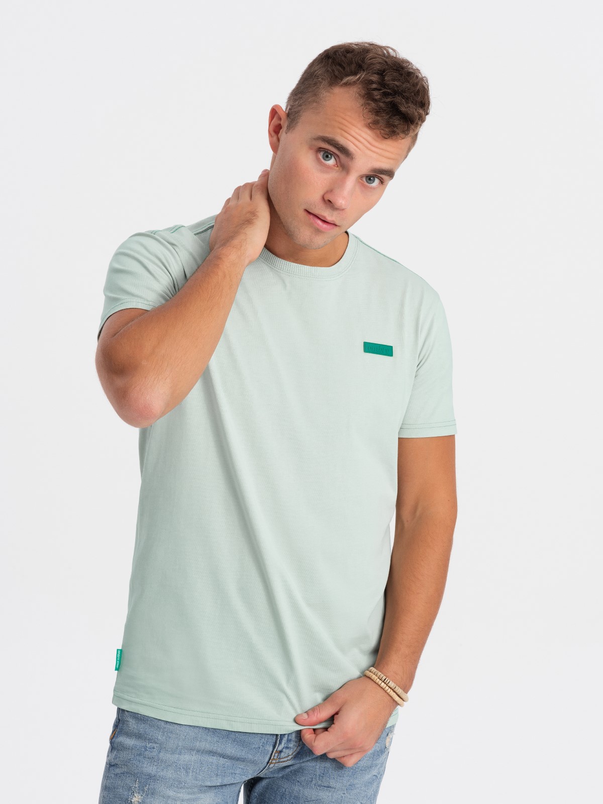 Levně Pánské kontrastní bavlněné tričko - mátové V4 OM-TSCT-0151