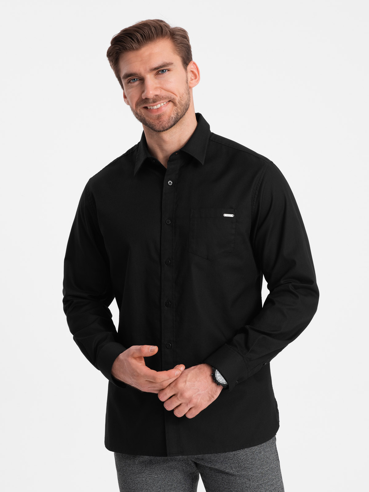 Levně Pánská bavlněná košile s kapsou REGULAR FIT - černá V1 OM-SHCS-0147
