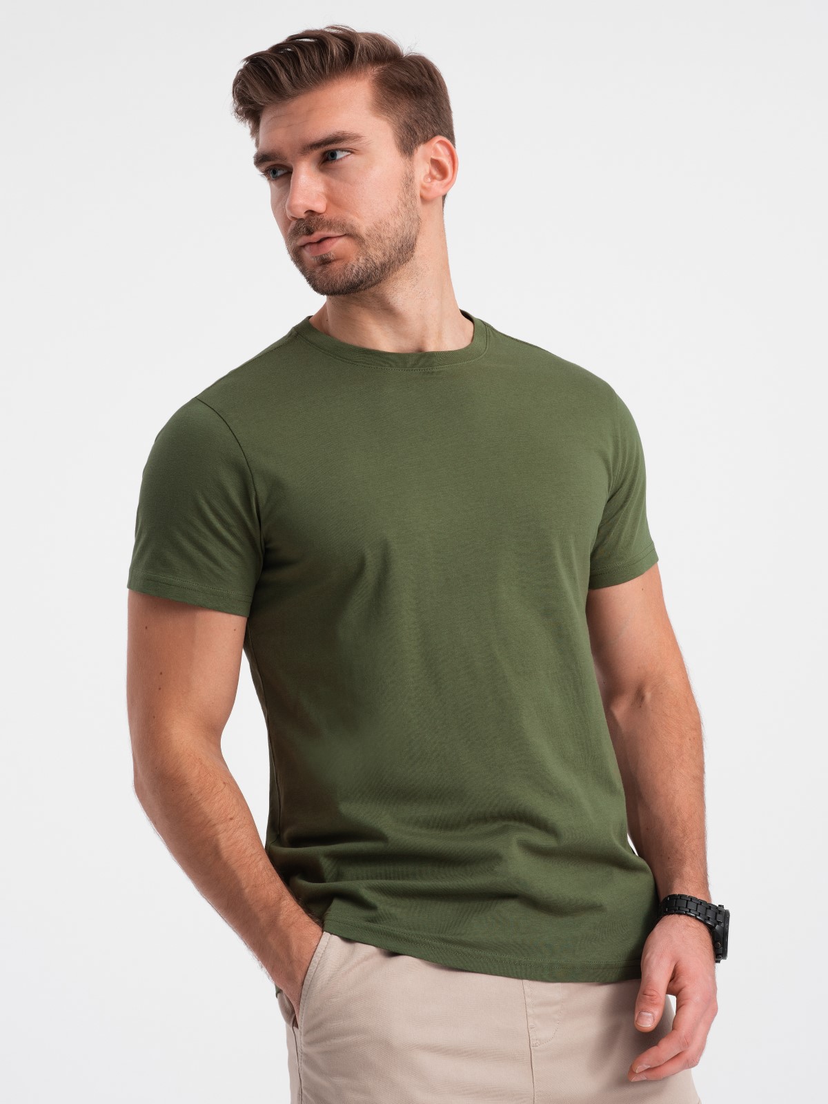 Levně Pánské klasické bavlněné tričko BASIC - olivové V4 OM-TSBS-0146