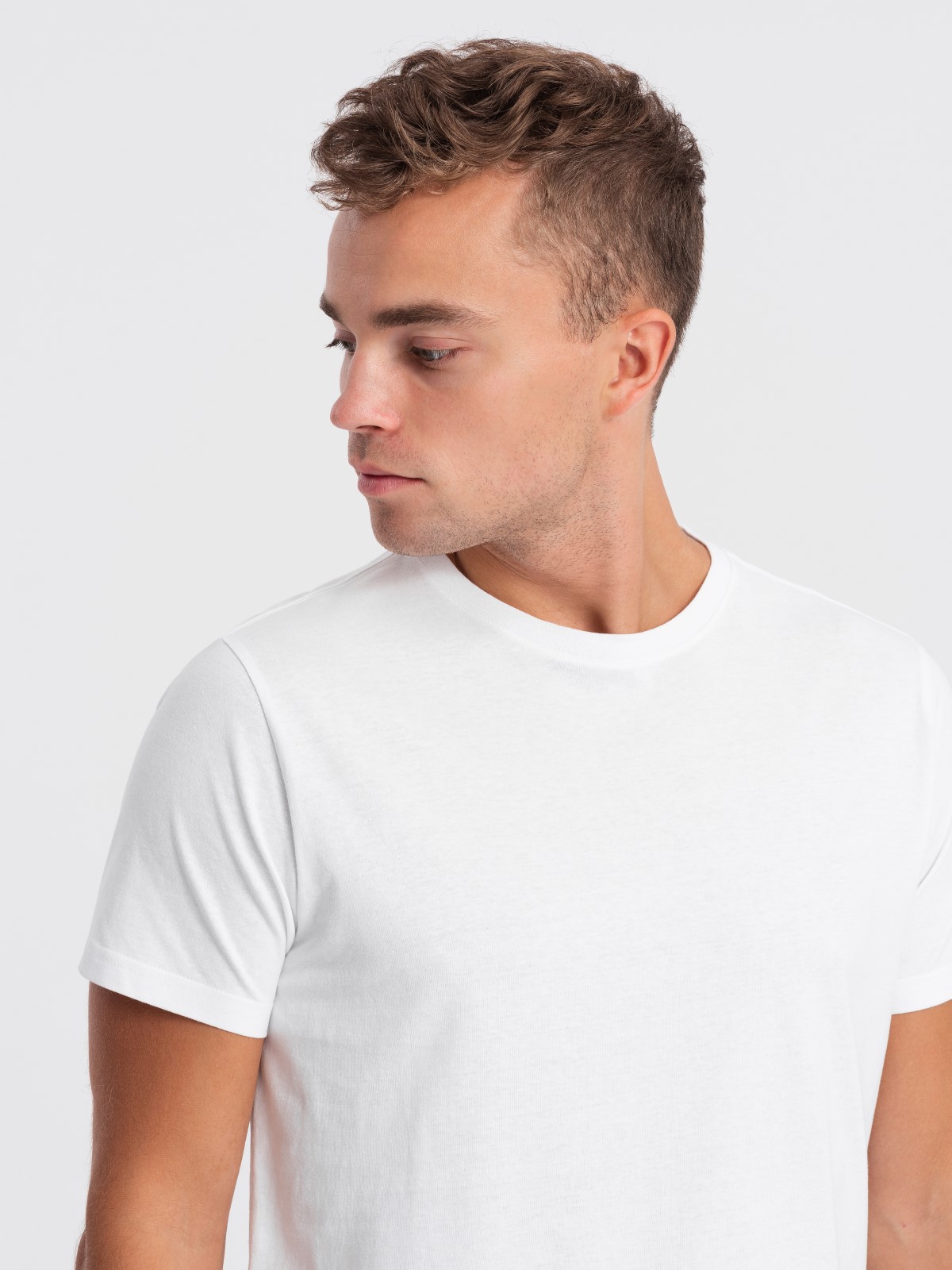 Levně Pánské klasické bavlněné tričko BASIC - bílé V14 OM-TSBS-0146