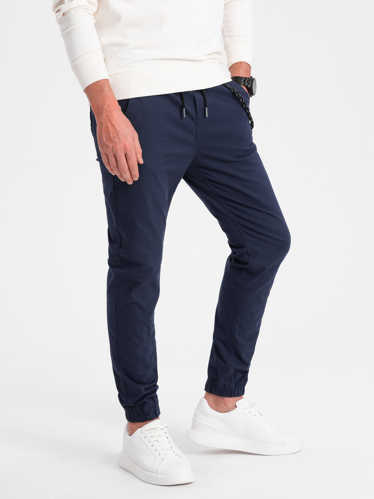 Levně Pánské látkové kalhoty JOGGERS s ozdobnou šňůrkou - tmavě modré V9 P908