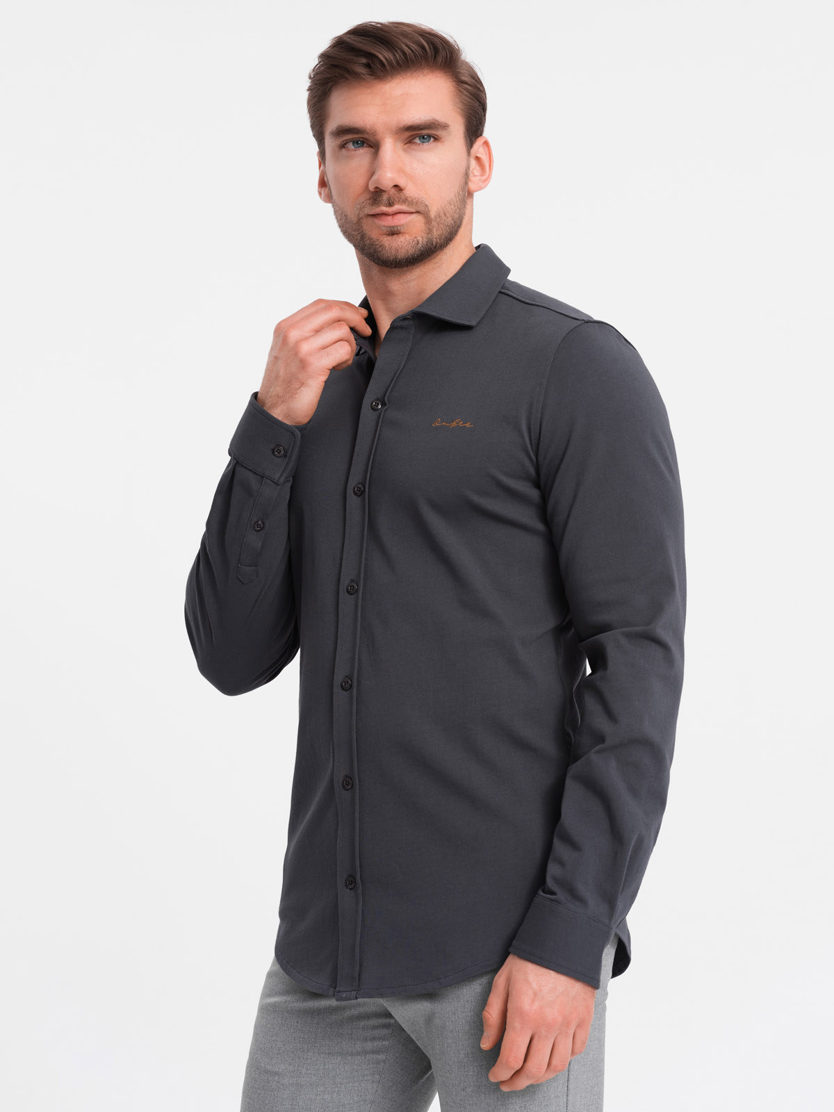 Levně Pánská bavlněná košile REGULAR z jednoduchého žerzejového úpletu - grafitová V6 OM-SHCS-0138